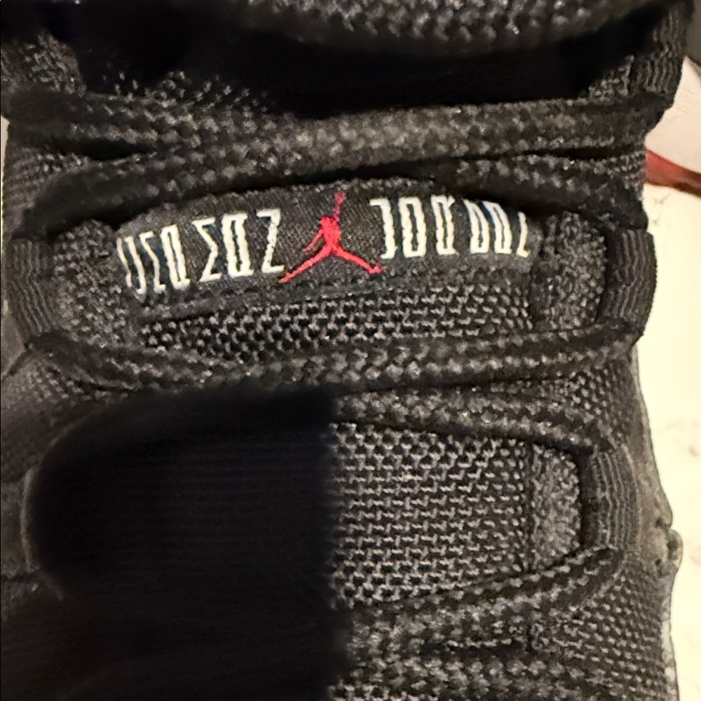Jordan 11’s high top (Bred) - Picture 2 of 14